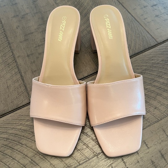 Pizz Annu Heels - Picture 2 of 7